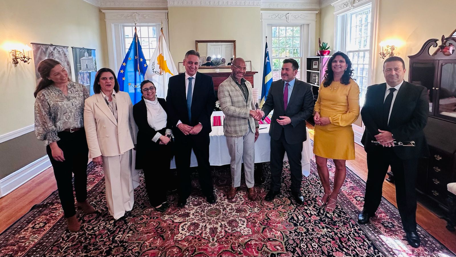 Minister Silvania ondertekent belastingverdrag met Cyprus