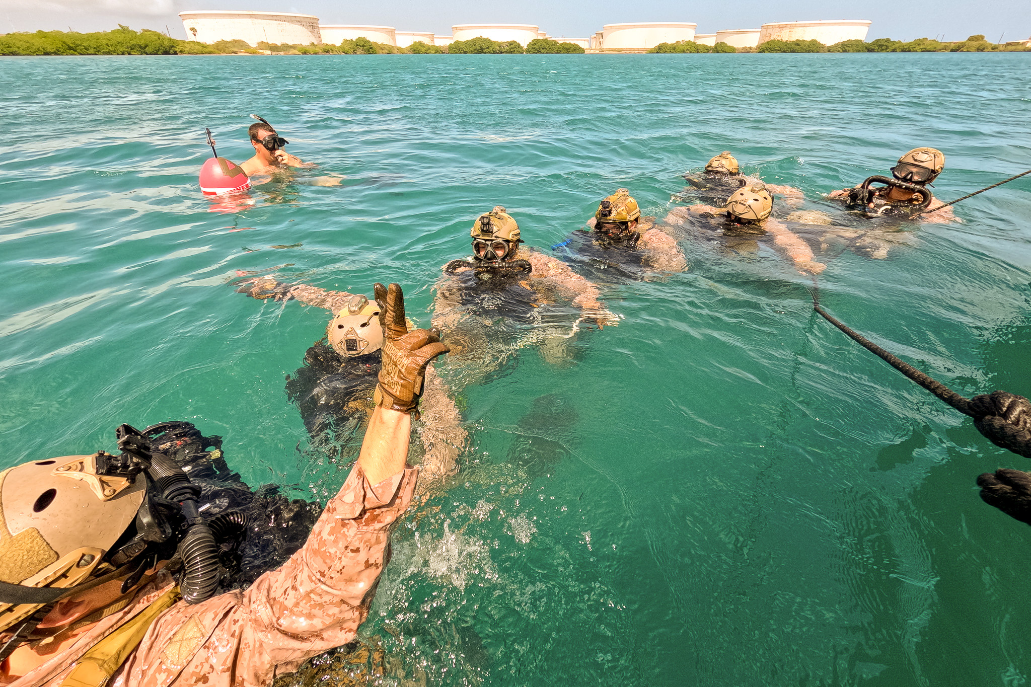 Nederlandse en Amerikaanse mariniers trainen samen op Aruba