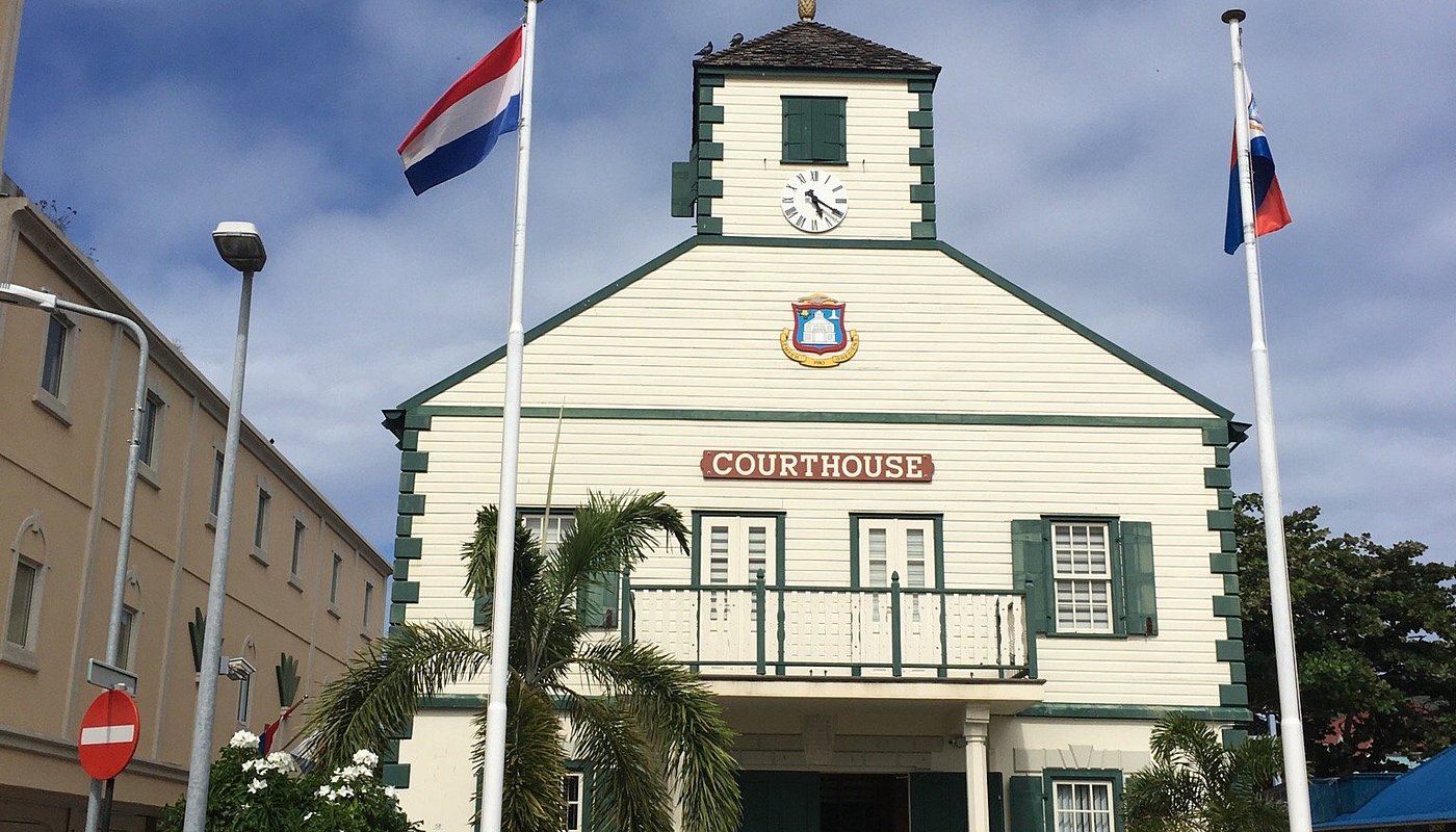 Voormalig hoofd ICT Sint Maarten moet 4,4 miljoen gulden terug betalen
