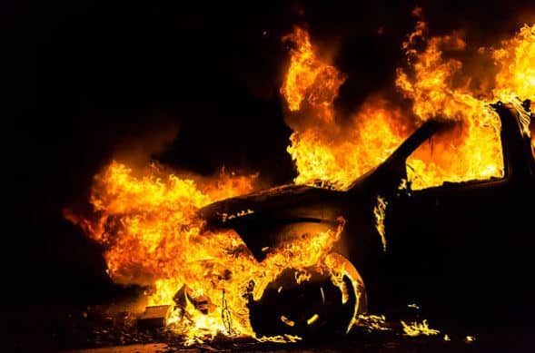 Scooter en twee auto’s branden uit in Bonaire