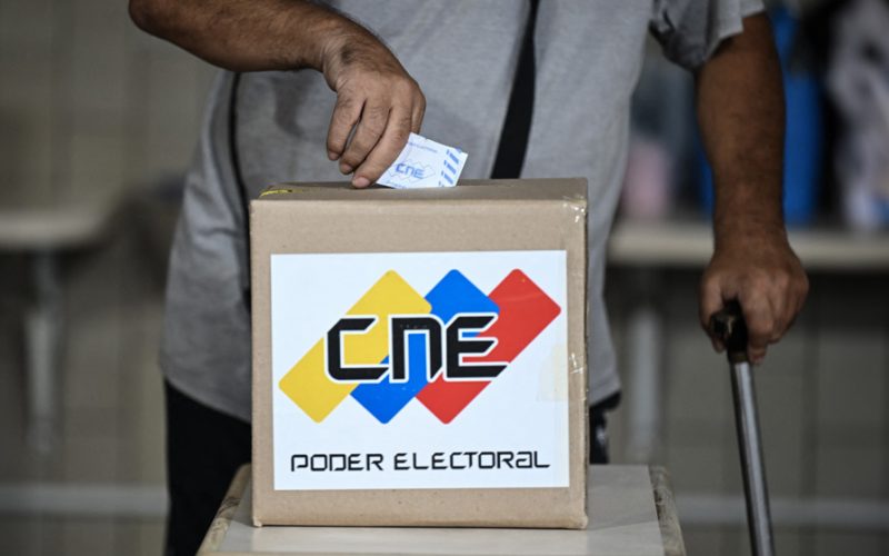 Regeringspartij wint meerderheid van burgemeestersposten in Venezuela na oppositie-boycot