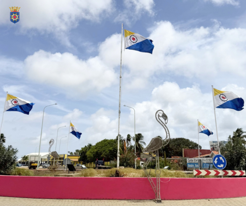Onbekenden stelen vlaggen en versieringen op Bonaire: ‘Strafbaar en respectloos’