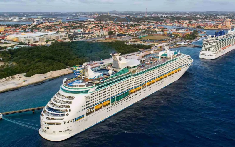 Bijna 475.000 cruisepassagiers bezochten Curaçao in eerste helft 2025