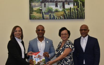 APC overhandigt jaarverslag over 2024 aan minister Silvania