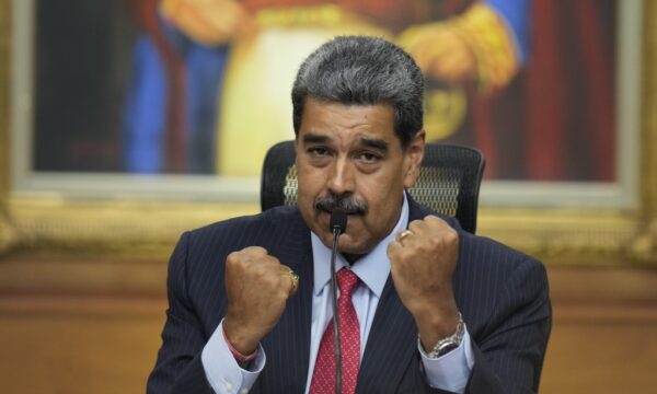 Maduro wil miljoenen Venezolaanse militieleden mobiliseren na ‘dreigementen’ van de VS