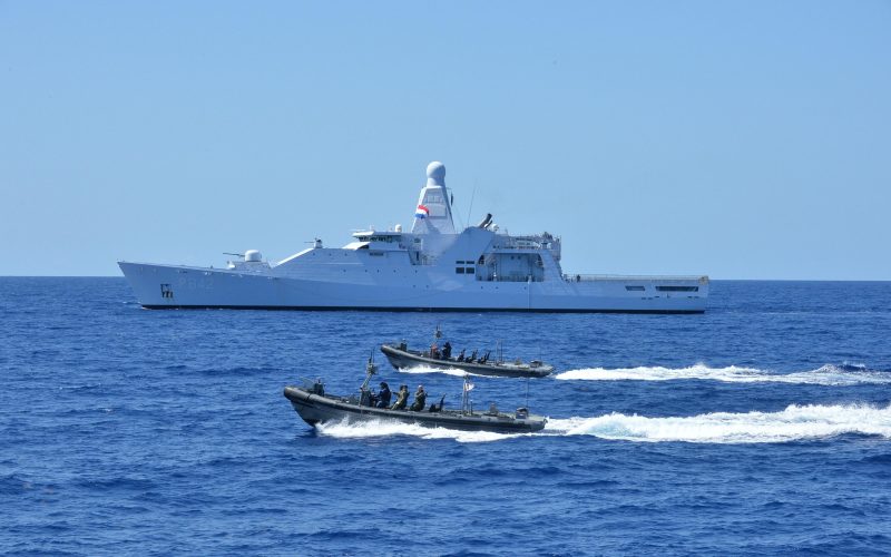 Zr.Ms. Friesland onderschept ruim 300 kilo cocaïne