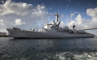 Fregat Zr.Ms. Van Amstel onderweg naar Curaçao