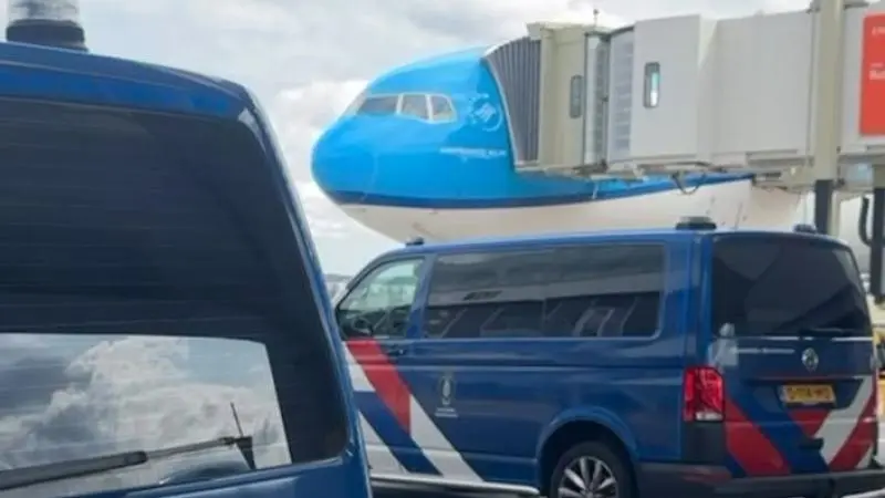 Curaçaose man rent op Schiphol vliegtuig in zonder ticket