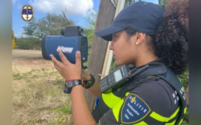 Politie Bonaire houdt verkeerscontrole met lasergun