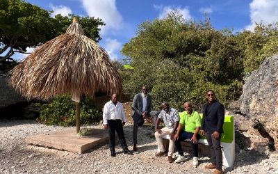 Pisas bezoekt opgeknapte stranden van Caracasbaai, Baya Beach en Directeurs Baai