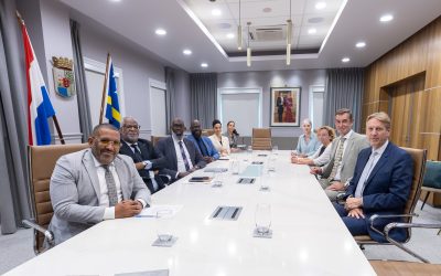 Minister-president Pisas ontvangt staatssecretaris Van Marum