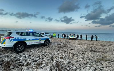 Arubaan (21) komt om het leven als hij met auto in zee rijdt