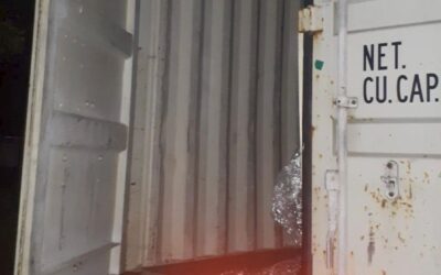 Dieven breken container vol televisies open aan de F.D. Rooseveltweg