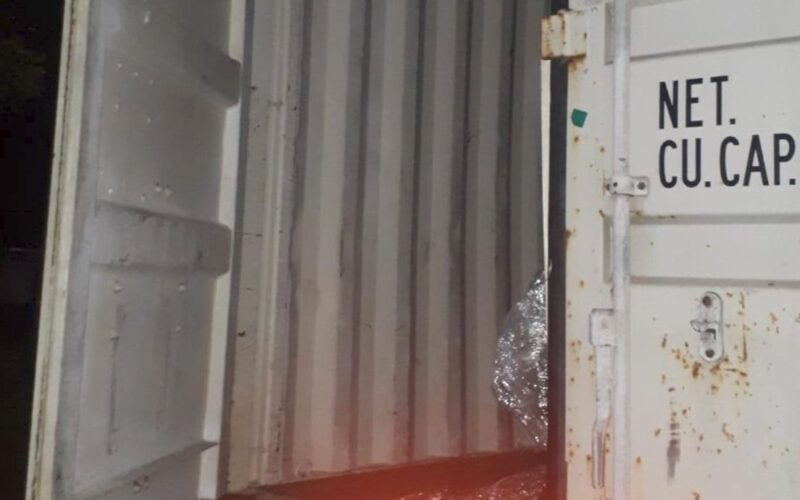 Dieven breken container vol televisies open aan de F.D. Rooseveltweg