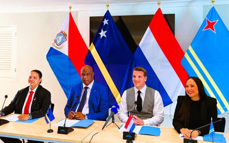 Minister van Onderwijs doet oproep tot samenwerking binnen Koninkrijk