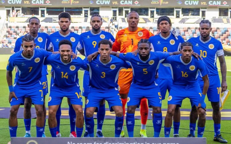Assistenten houden lijn afwezige Advocaat vast bij wedstrijd Jamaica-Curaçao