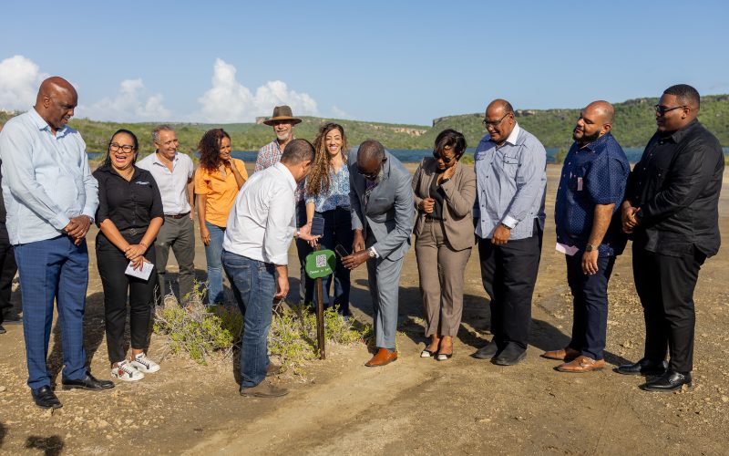 Premier Pisas woont ‘groundbreaking’ bij van project Lake View Residence te Rif Sint Marie