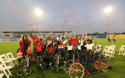 Handbikes uitgereikt aan atleten met een lichamelijke beperking
