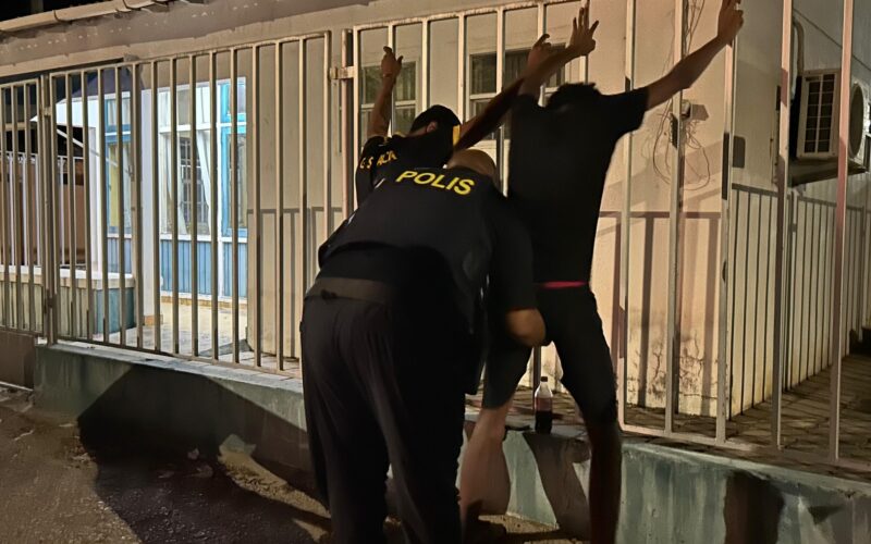 Politie Bonaire houdt drie 16-jarigen aan voor het bezit van drugs