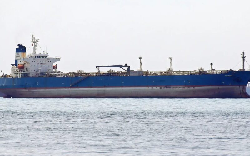 Experts kritisch op toelaten illegale olietanker Regina in Curaçao