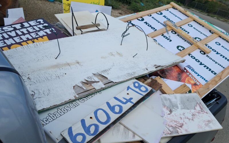 Projectteam verwijdert 136 illegaal geplaatste reclameborden in de openbare ruimte