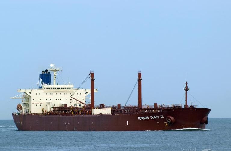 Twee ‘schaduwtankers’ aan de ketting