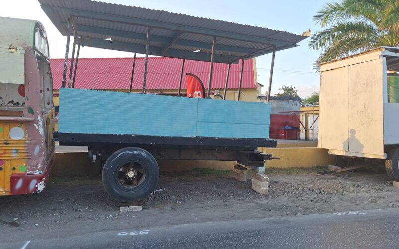 Illegaal geplaatste trailer weggehaald in Marchena