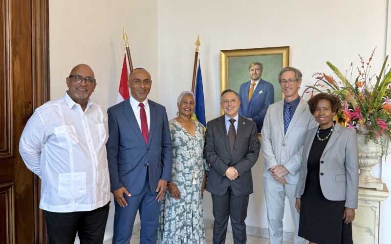 Bryan Irausquin, beëdigd tot lid van de Raad van Advies Curaçao 