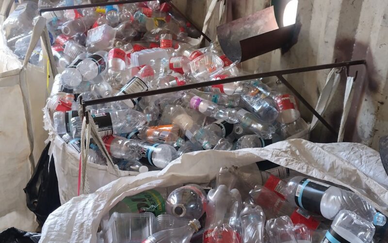 Green Force verwerkt miljoenen kilo’s afval, maar pleit voor strengere milieuregels op Curaçao
