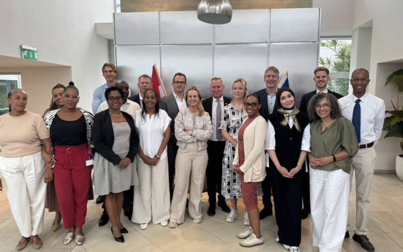 Van der Burg sluit werkbezoek aan Curaçao af