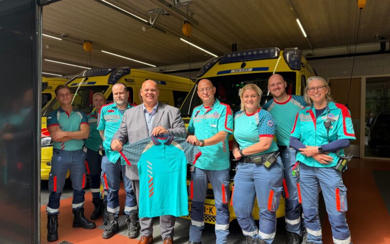 Curaçaos ambulancepersoneel krijgt zelfde uniform als in Nederland