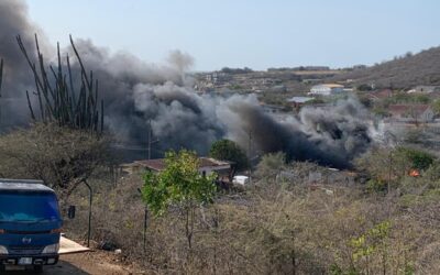 Giftige rook bij grote brand in Rooi Santu