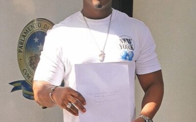 Petitie voor openbare stranden aangeboden aan Staten Curaçao