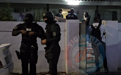 Twee mannen opgepakt na politie-invallen in Steenrijk en Zapateer