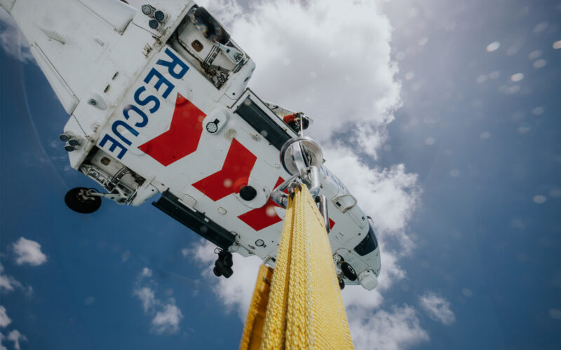 Kustwacht redt verdwaalde toeristen met helikopter op Bándabou