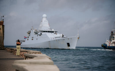 Zr.Ms. Groningen lost Friesland af als stationsschip in het Caribisch gebied
