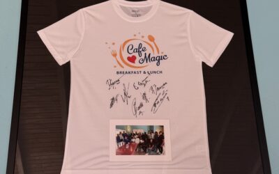 Café Magic veilt gesigneerd shirt voor het goede doel