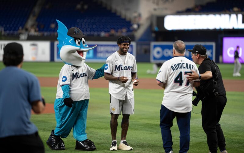 Dick Advocaat en Leandro Bacuna in de schijnwerpers bij Miami Marlins