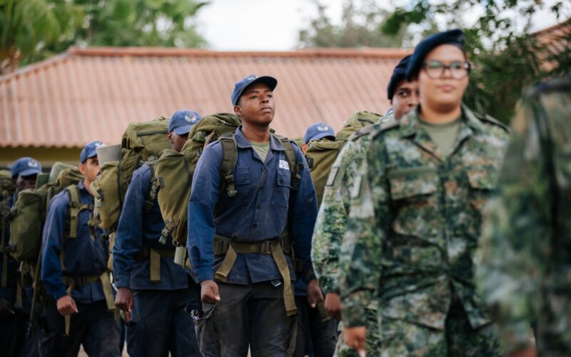 Zeven jongeren ontvangen baret na militaire vorming op Suffisant