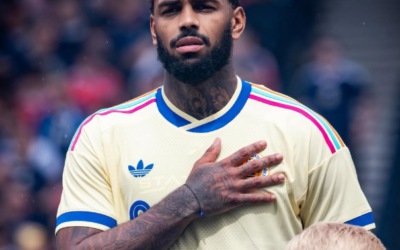 Bondscoach Advocaat wacht in spanning af na rood voor Locadia