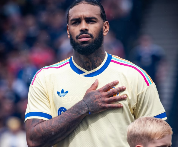 Bondscoach Advocaat wacht in spanning af na rood voor Locadia