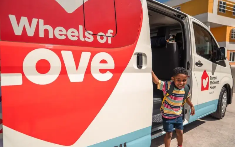 ‘Wheels of Love’ brengt zieke kinderen gratis naar het CMC