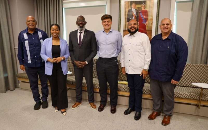 Spaanse influencer Emilio Fernández op Curaçao na WK-promotie