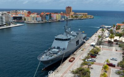 Colombiaanse marineschip in de Sint Annabaai