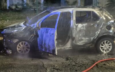 Opnieuw auto in vlammen opgegaan in Frederikstraat
