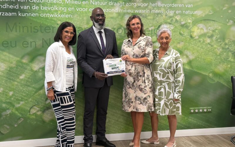 Pisas steunt Green Wave-initiatief van Curaçao Clean Up