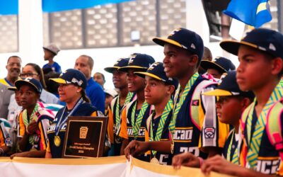 Feestelijke parade voor Little League-kampioenen